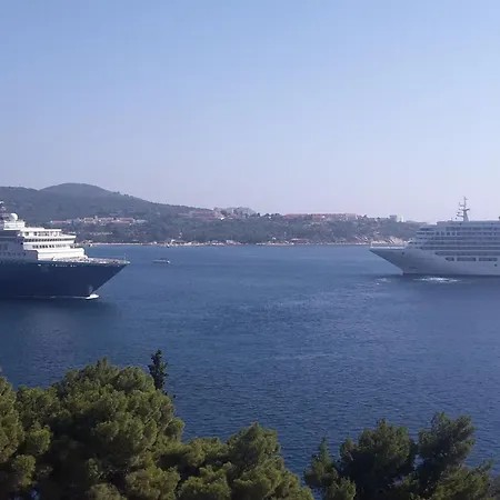 Apartamento Lovro - One Bedroom With Terrace And Sea View 2 *