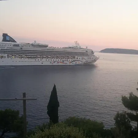 Lovro - One Bedroom With Terrace And Sea View 2 דירה *